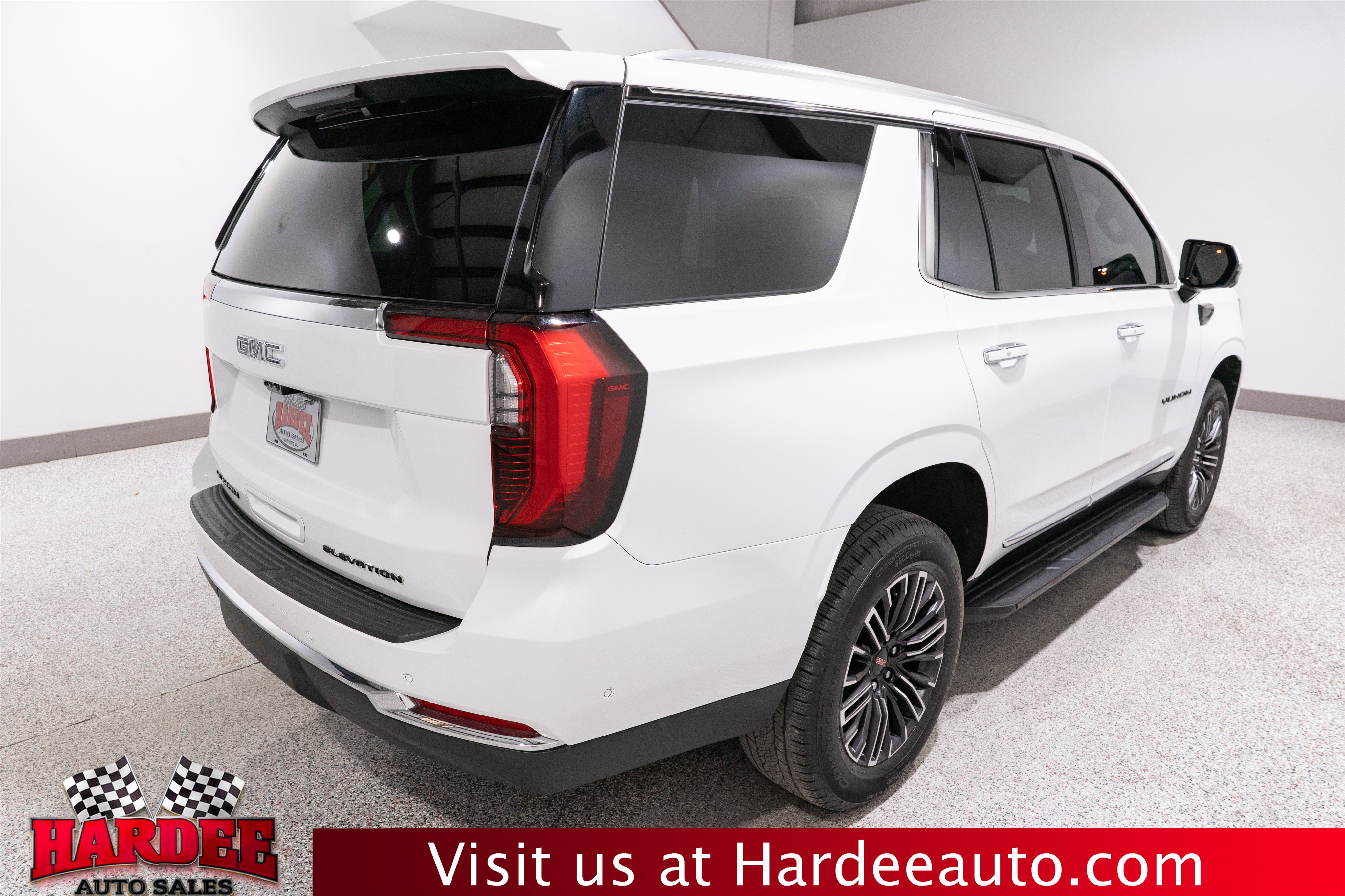 Used 2025 GMC Yukon Elevation w/ Elevation Premium Package AWD/4WD image 5