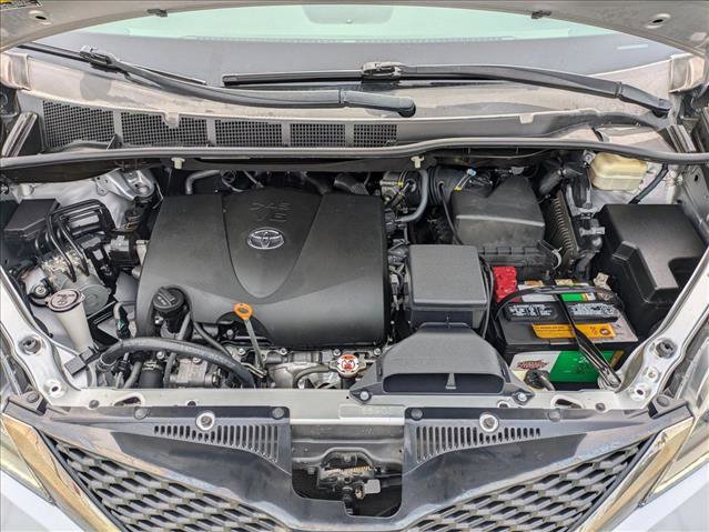 Used 2017 Toyota Sienna SE w/ SE Preferred Package image 26