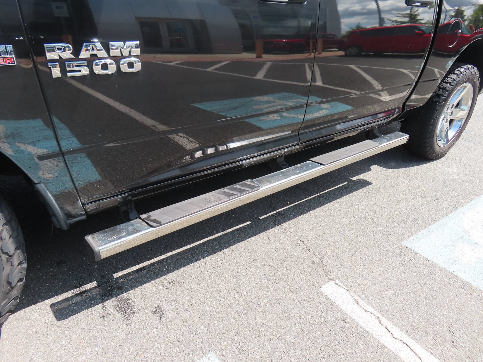 Used 2018 RAM 1500 Express AWD/4WD image 9