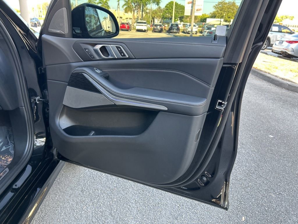Used 2024 BMW X7 xDrive40i w/ M Sport Package image 26