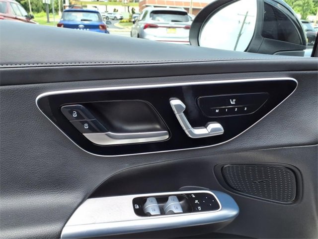 Used 2024 Mercedes-Benz GLC 300 image 29