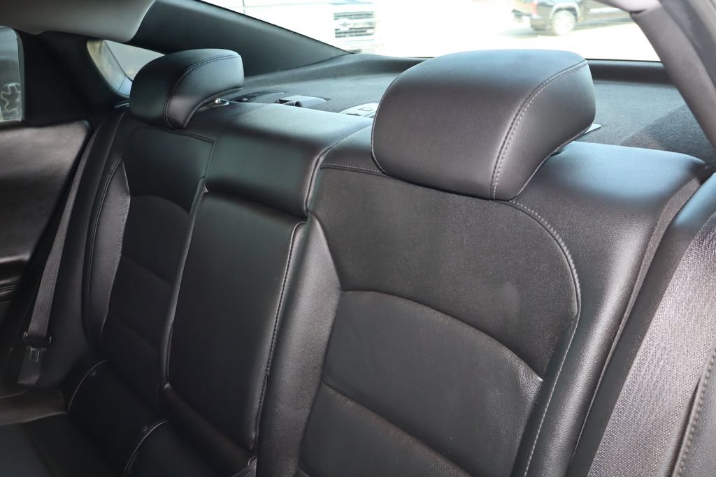 Used 2019 Chevrolet Malibu LT w/ Leather Package FWD image 35