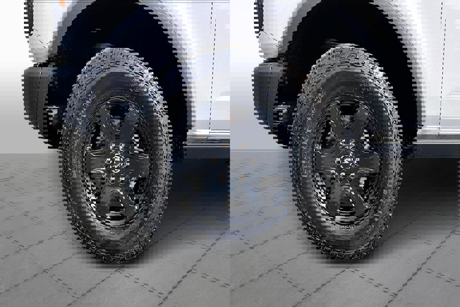 Used 2024 Ford Bronco Black Diamond image 11