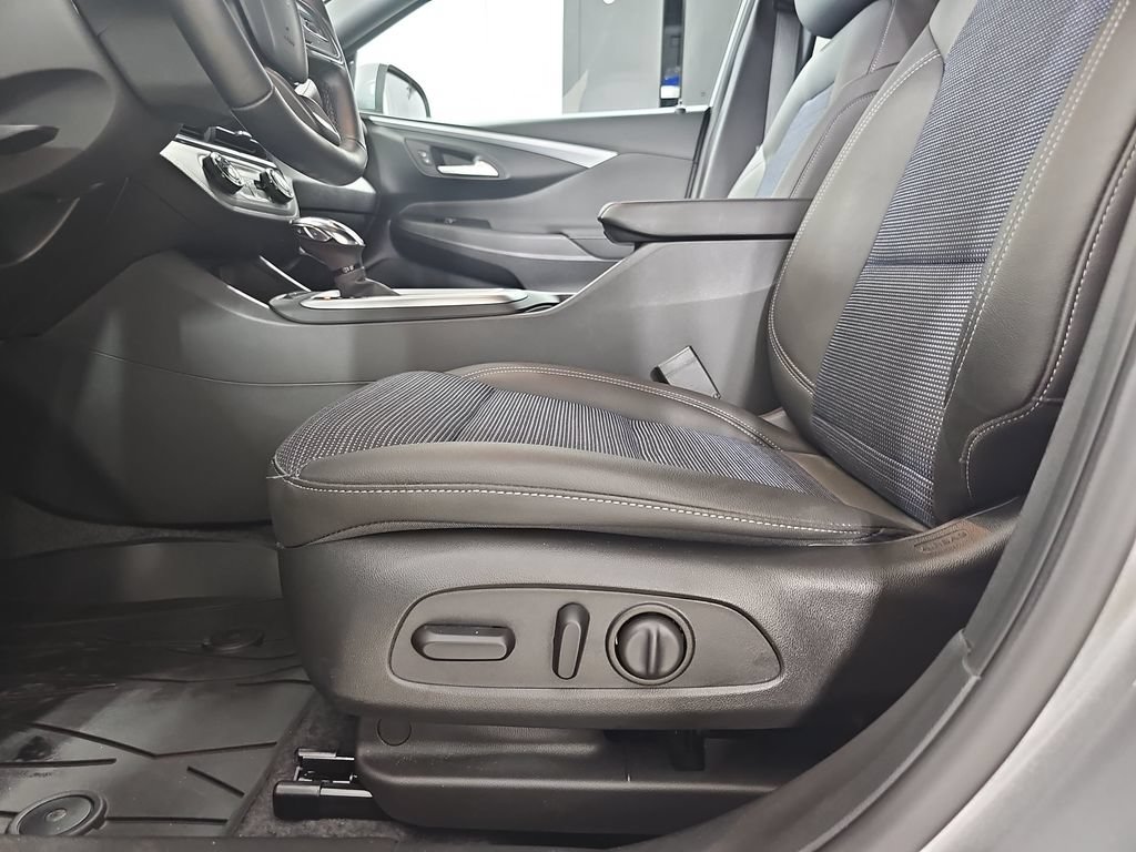 Used 2025 Buick Envista Preferred w/ Convenience I Package FWD image 33