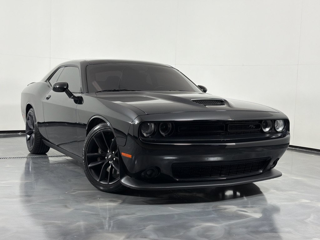 Used 2021 Dodge Challenger R/T w/ Performance Handling Group RWD image 2