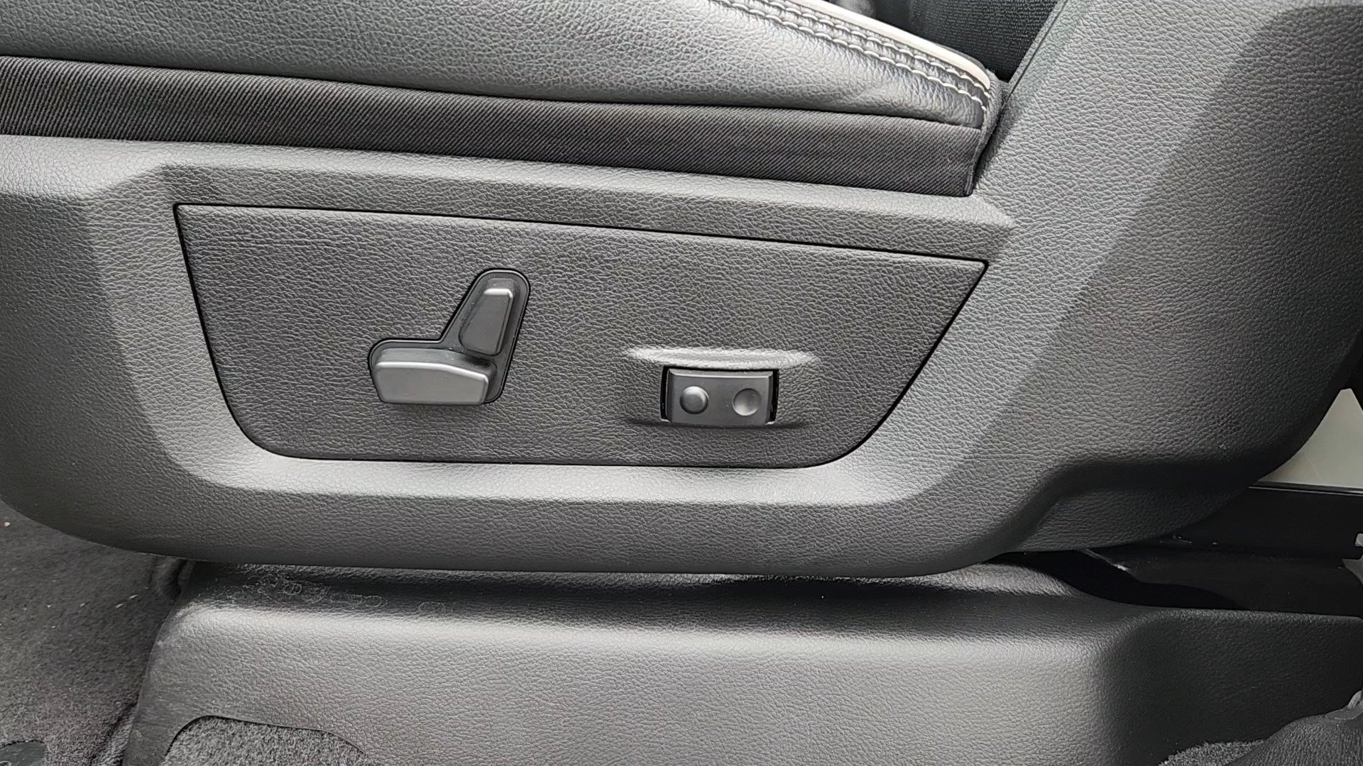 Used 2025 RAM 2500 Laramie AWD/4WD image 9