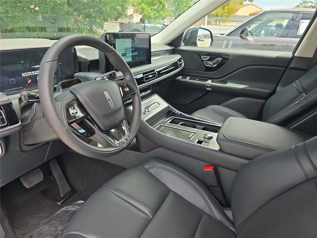 New 2026 Lincoln Aviator 2WD w/ Jet Appearance Package image 15