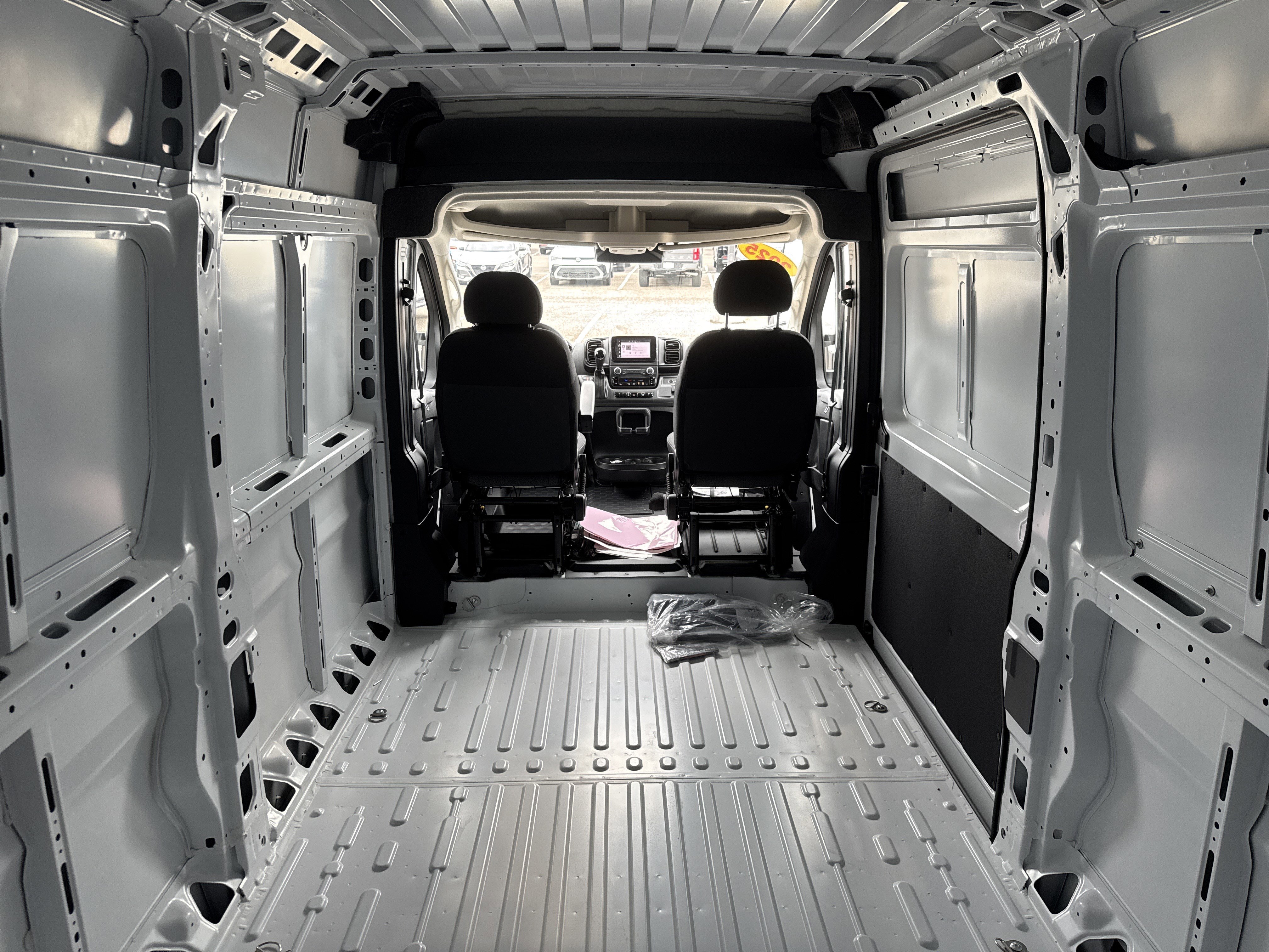 Used 2025 RAM ProMaster 2500 w/ Storage Group image 6
