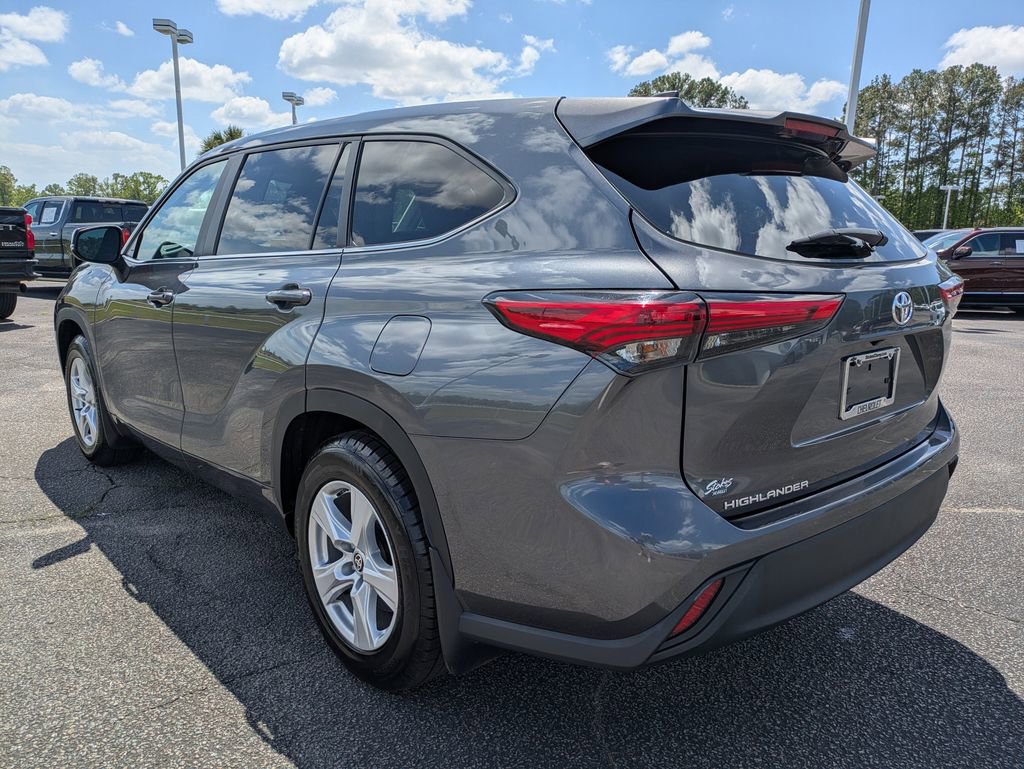 Used 2023 Toyota Highlander L FWD image 8