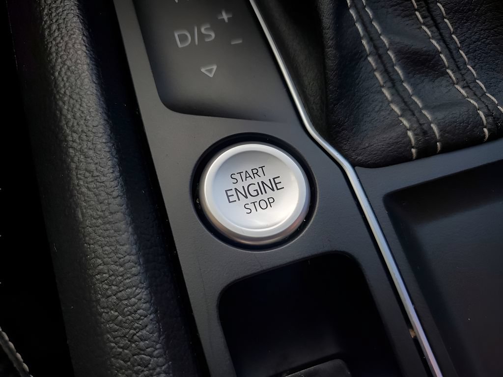 Used 2021 Volkswagen Atlas Cross Sport SE FWD image 22