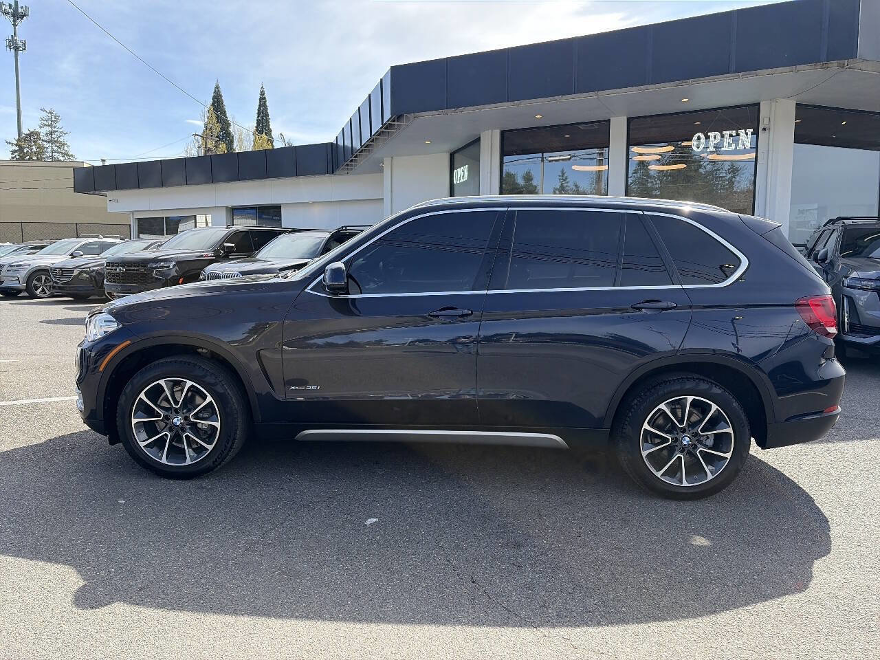 Used 2017 BMW X5 xDrive35i w/ Premium Package image 2