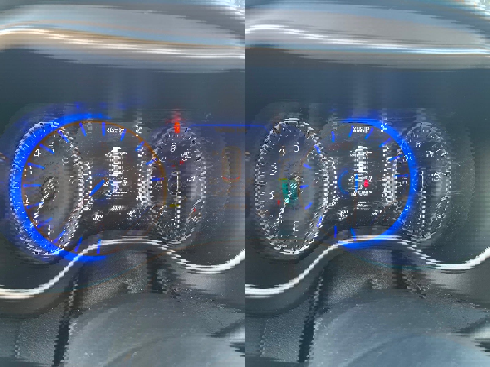 Used 2023 Chrysler Pacifica Touring-L image 11