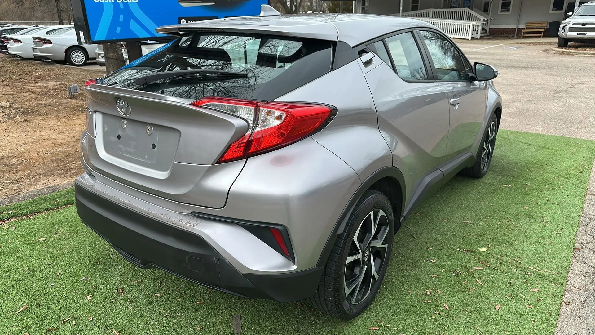 Used 2018 Toyota C-HR image 8