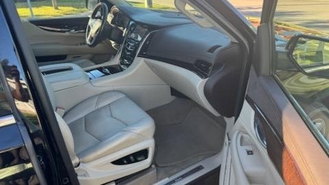 Used 2015 Cadillac Escalade Luxury image 17