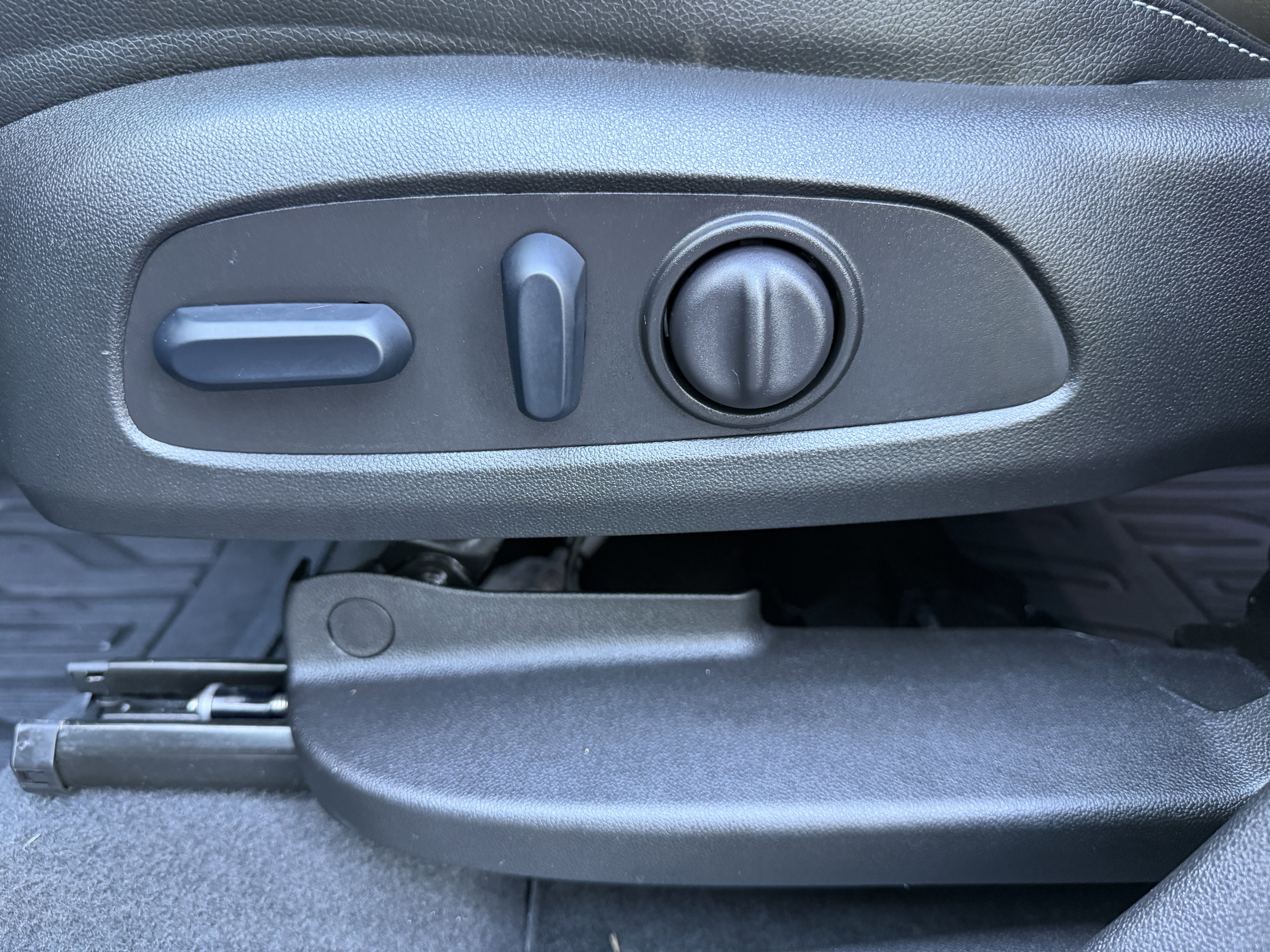 Used 2024 GMC Terrain SLT w/ Infotainment Package II image 28