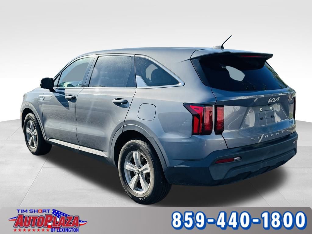 Used 2022 Kia Sorento LX image 3
