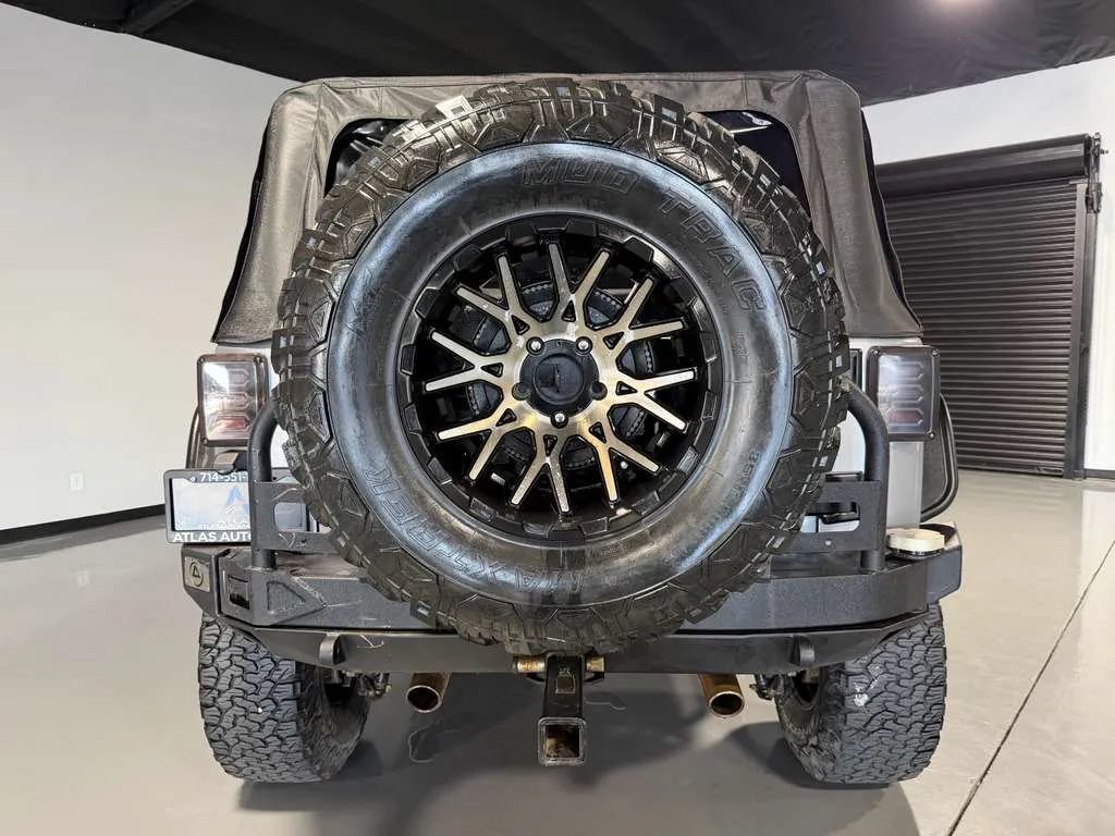 Used 2015 Jeep Wrangler Rubicon w/ Power Convenience Group AWD/4WD image 5