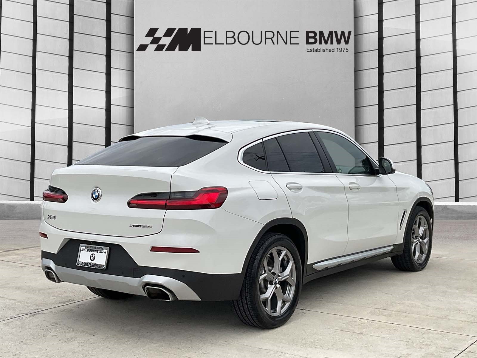 Used 2022 BMW X4 xDrive30i AWD/4WD image 4