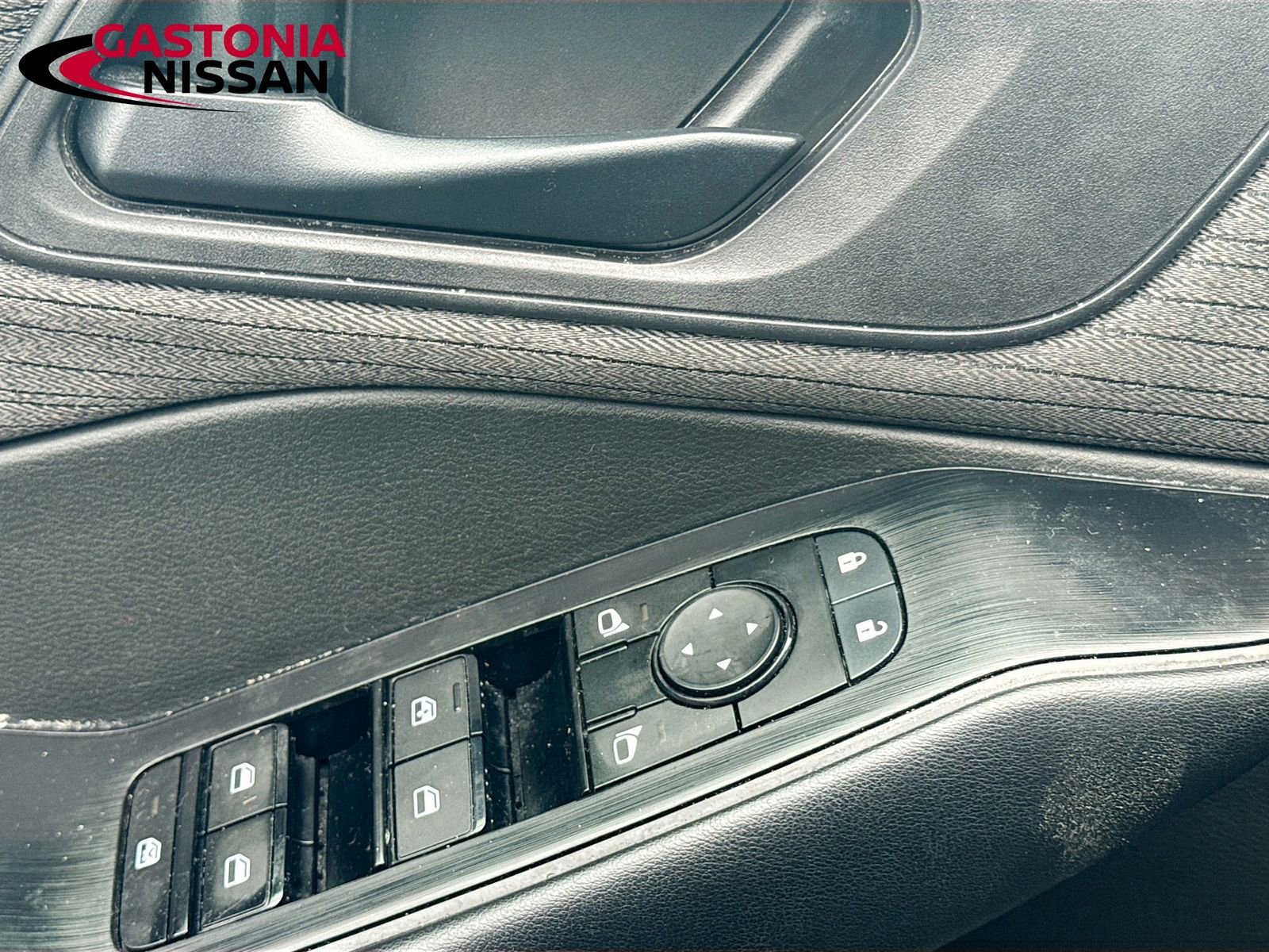 Used 2023 Nissan Rogue S image 22