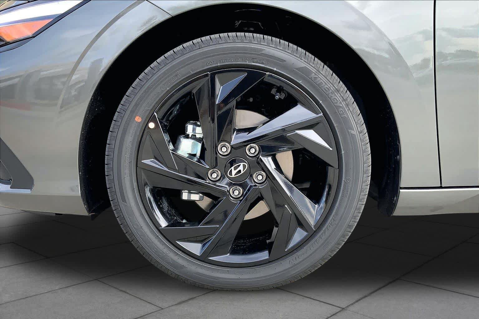 New 2026 Hyundai Elantra Hybrid FWD image 11
