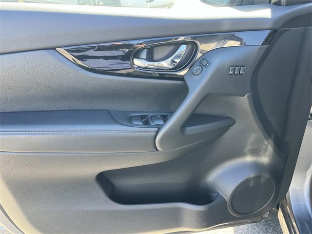 Used 2022 Nissan Rogue Sport SV w/ Technology Package image 24