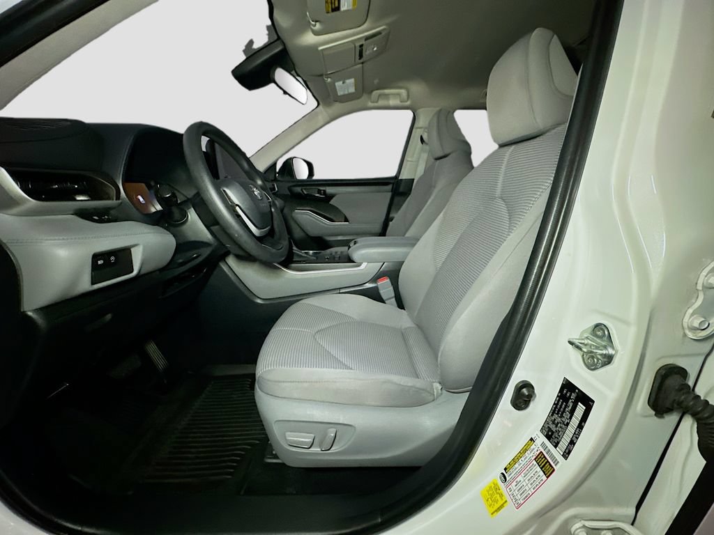 Used 2023 Toyota Highlander L AWD/4WD image 20