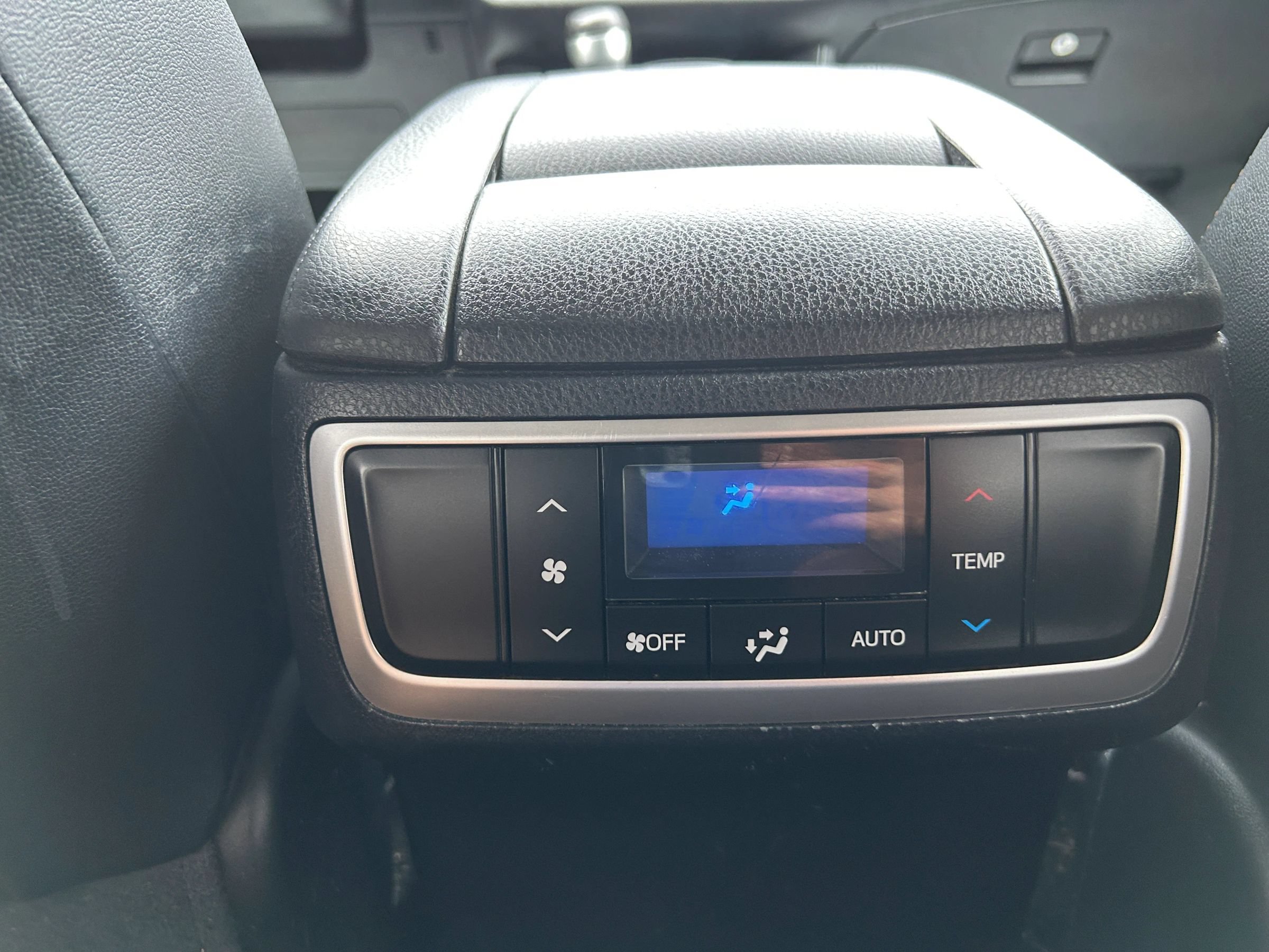 Used 2014 Toyota Highlander XLE AWD/4WD image 19