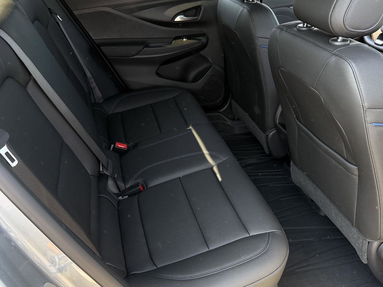 Used 2025 Buick Envista Sport Touring w/ Convenience I Package FWD image 24
