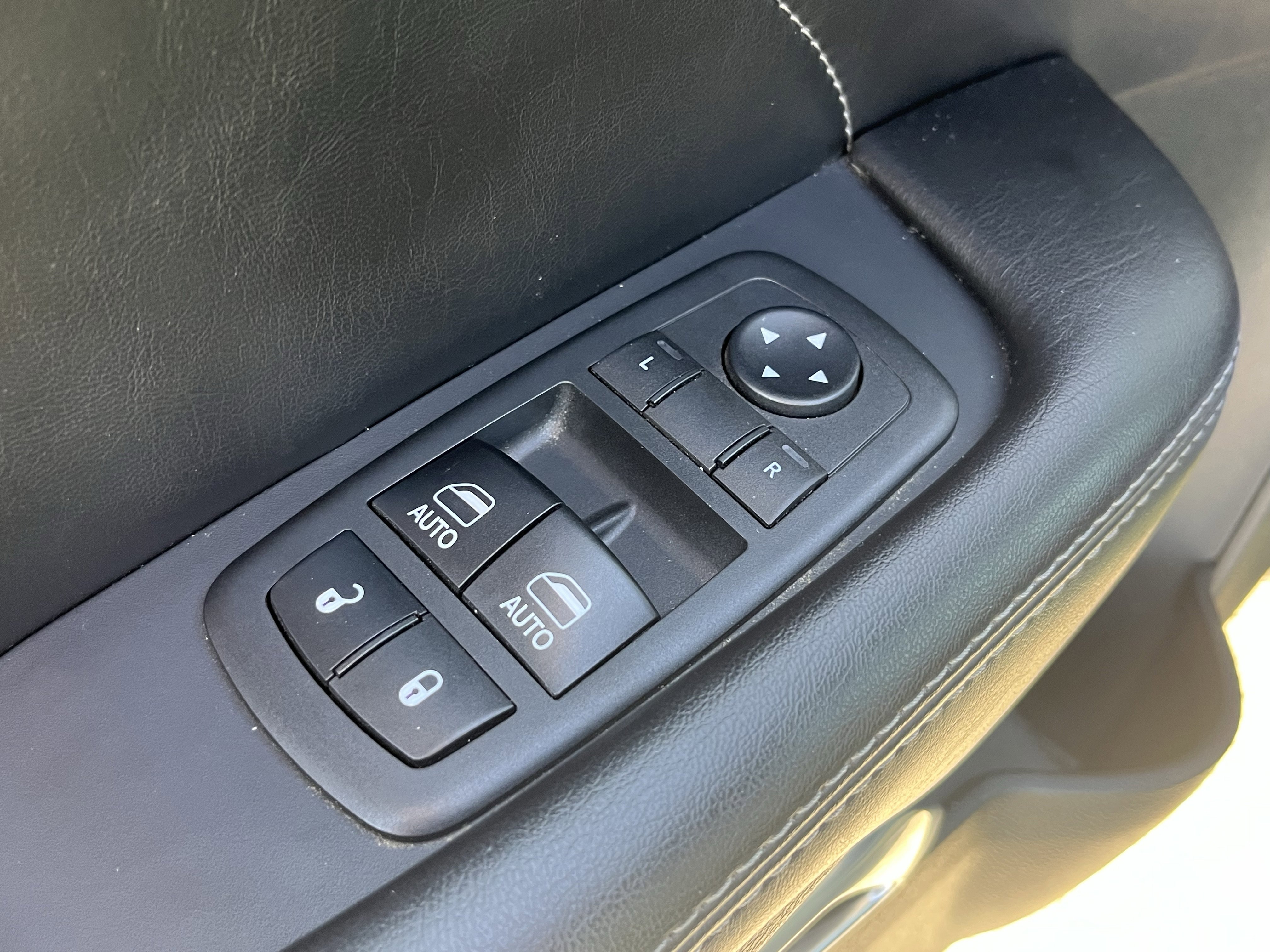 Used 2018 Dodge Challenger R/T Scat Pack w/ Leather Interior Group RWD image 20