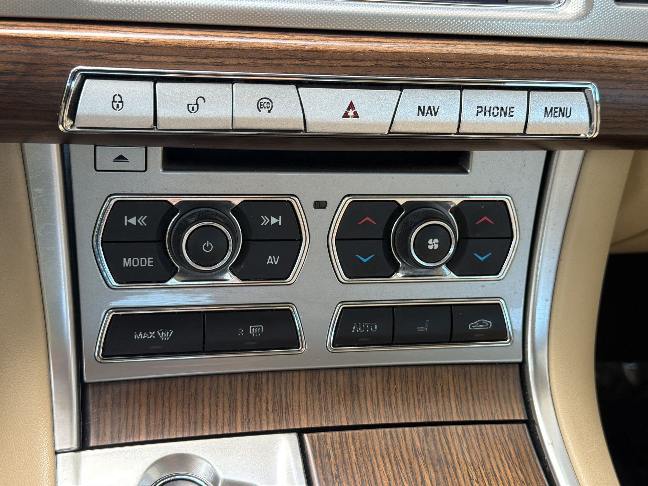 Used 2013 Jaguar XF RWD image 20