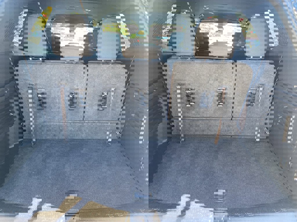 Used 2025 GMC Acadia Elevation image 11