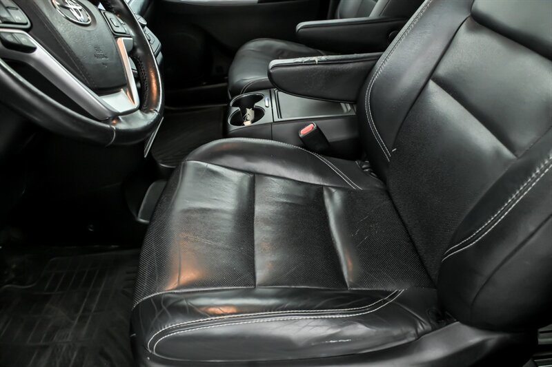 Used 2016 Toyota Sienna SE w/ SE Preferred Package FWD image 15