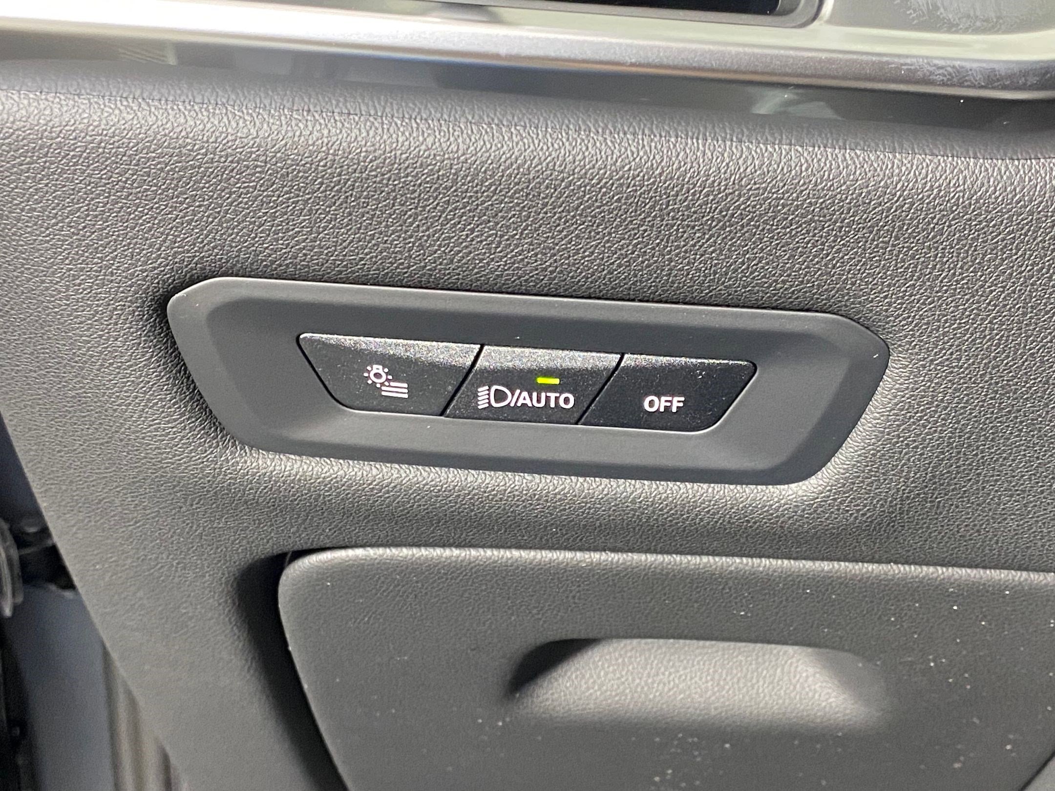 Used 2026 BMW X5 sDrive40i w/ Premium Package image 16