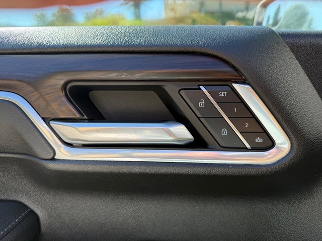 Used 2024 GMC Sierra 1500 SLT image 15