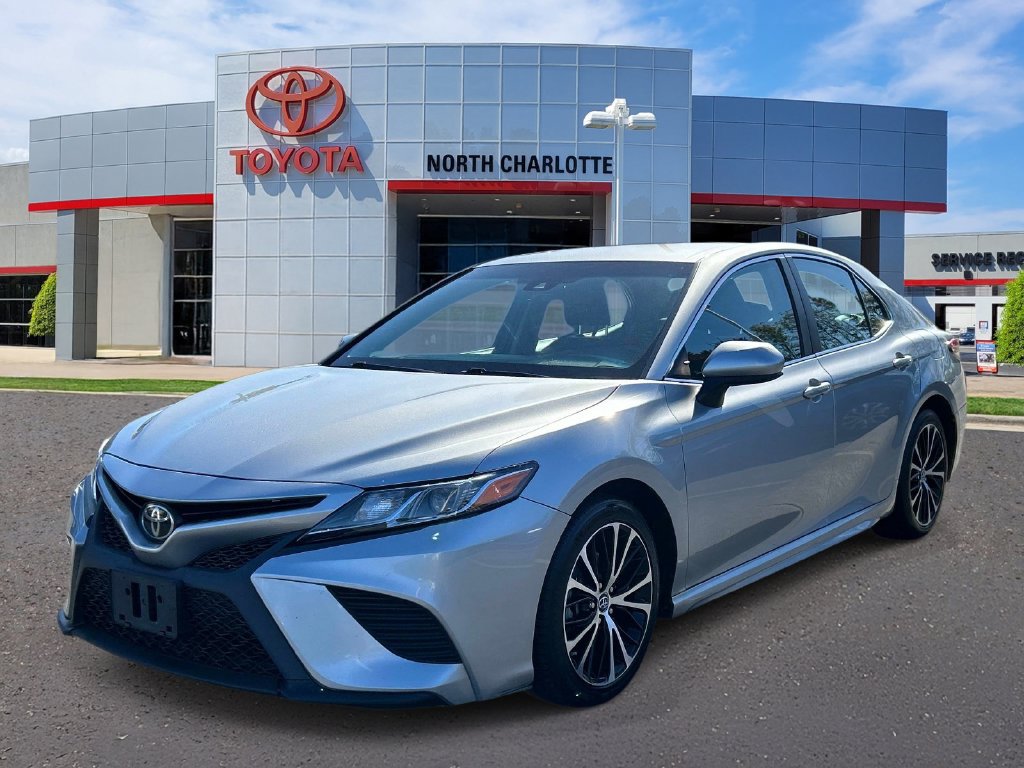 Used 2018 Toyota Camry SE FWD image 3