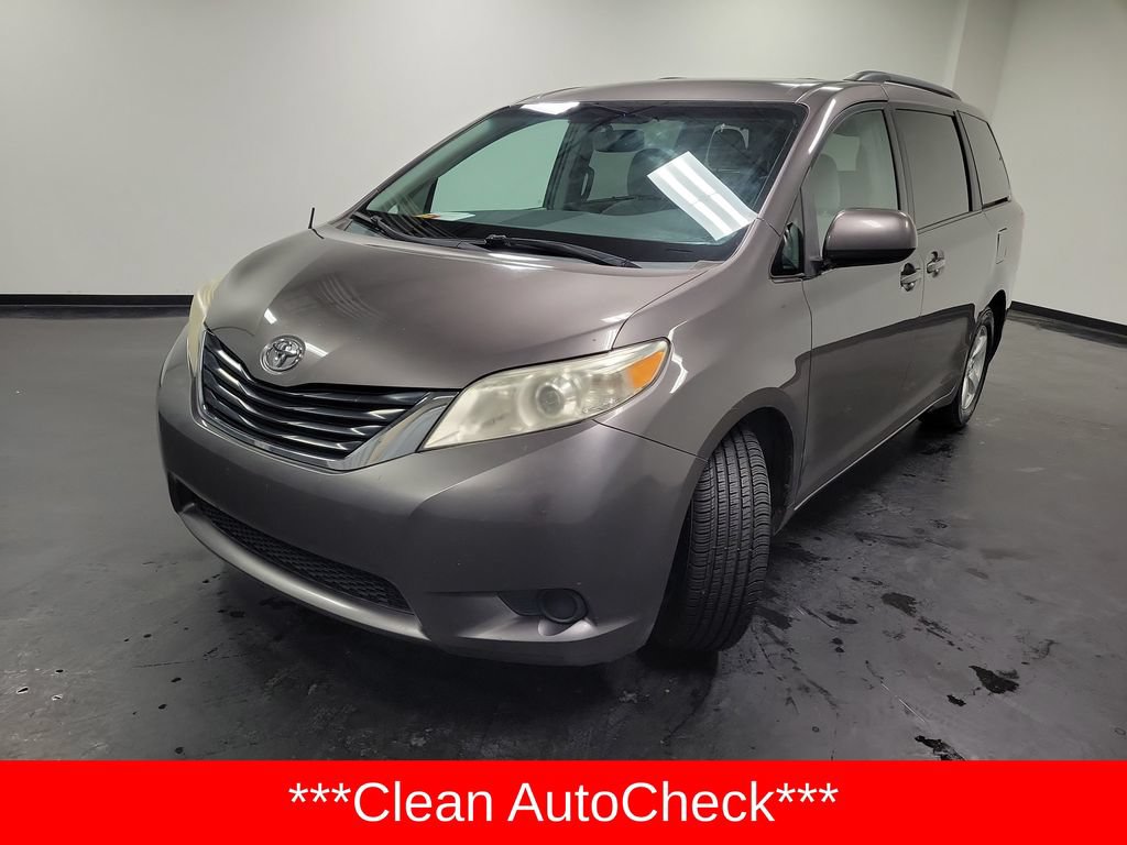 Used 2014 Toyota Sienna LE FWD image 4