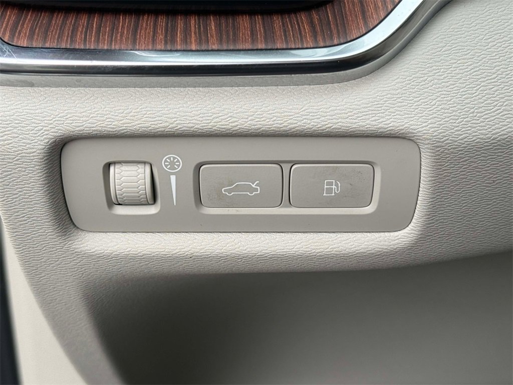 Used 2019 Volvo S60 T8 Inscription image 29