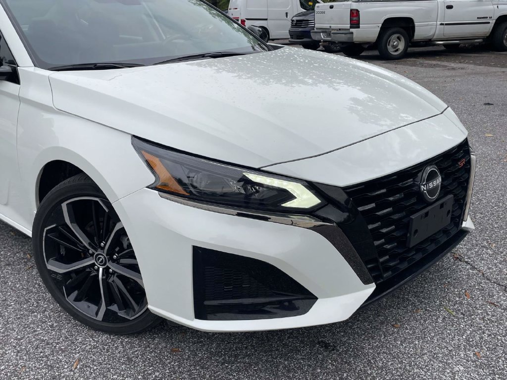 Used 2023 Nissan Altima 2.5 SR w/ SR Premium Package AWD/4WD image 9