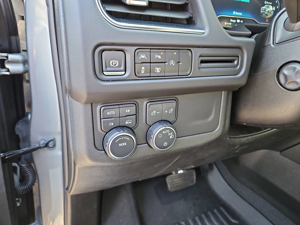 Used 2024 Chevrolet Suburban RST w/ Luxury Package AWD/4WD image 23
