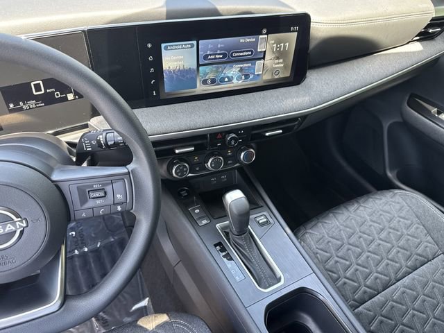 Used 2025 Nissan Kicks SV FWD image 27