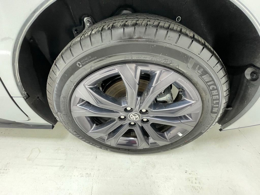 Used 2025 Toyota Sienna XSE image 10