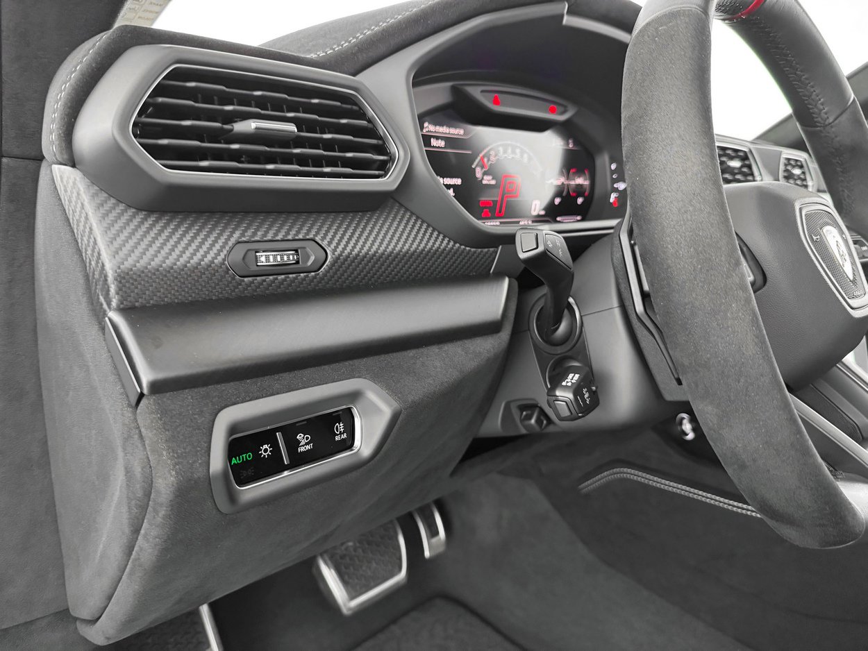 Used 2024 Lamborghini Urus Performante AWD/4WD image 15