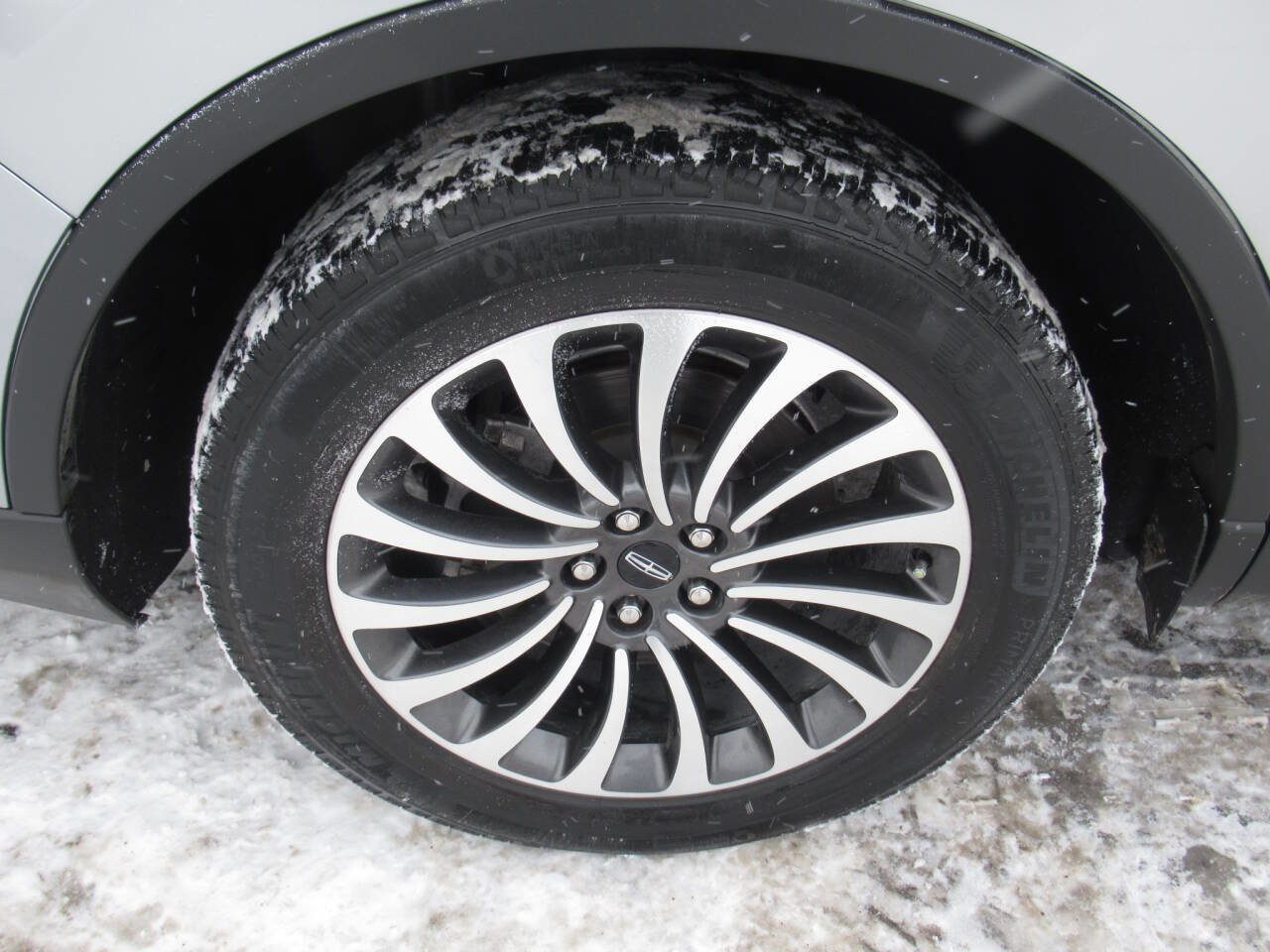 Used 2020 Lincoln Aviator Reserve w/ Equipment Group 201A image 14