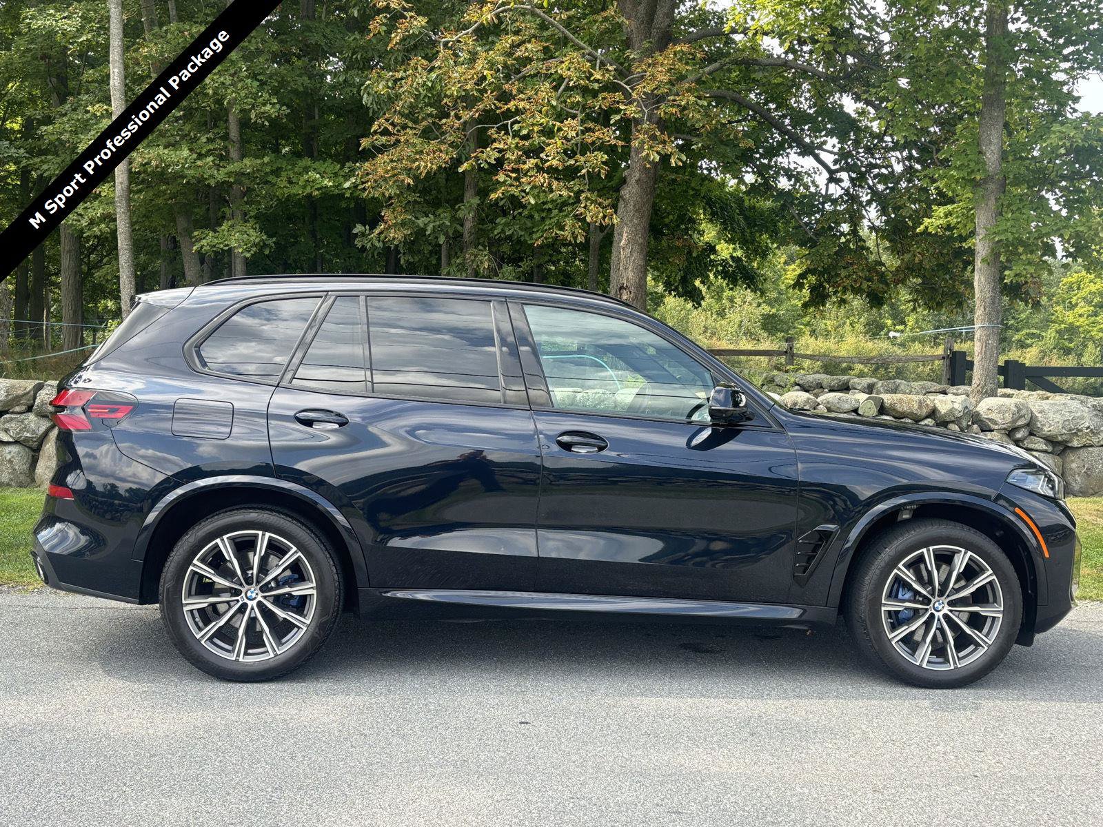 Used 2024 BMW X5 xDrive40i w/ M Sport Package AWD/4WD image 2