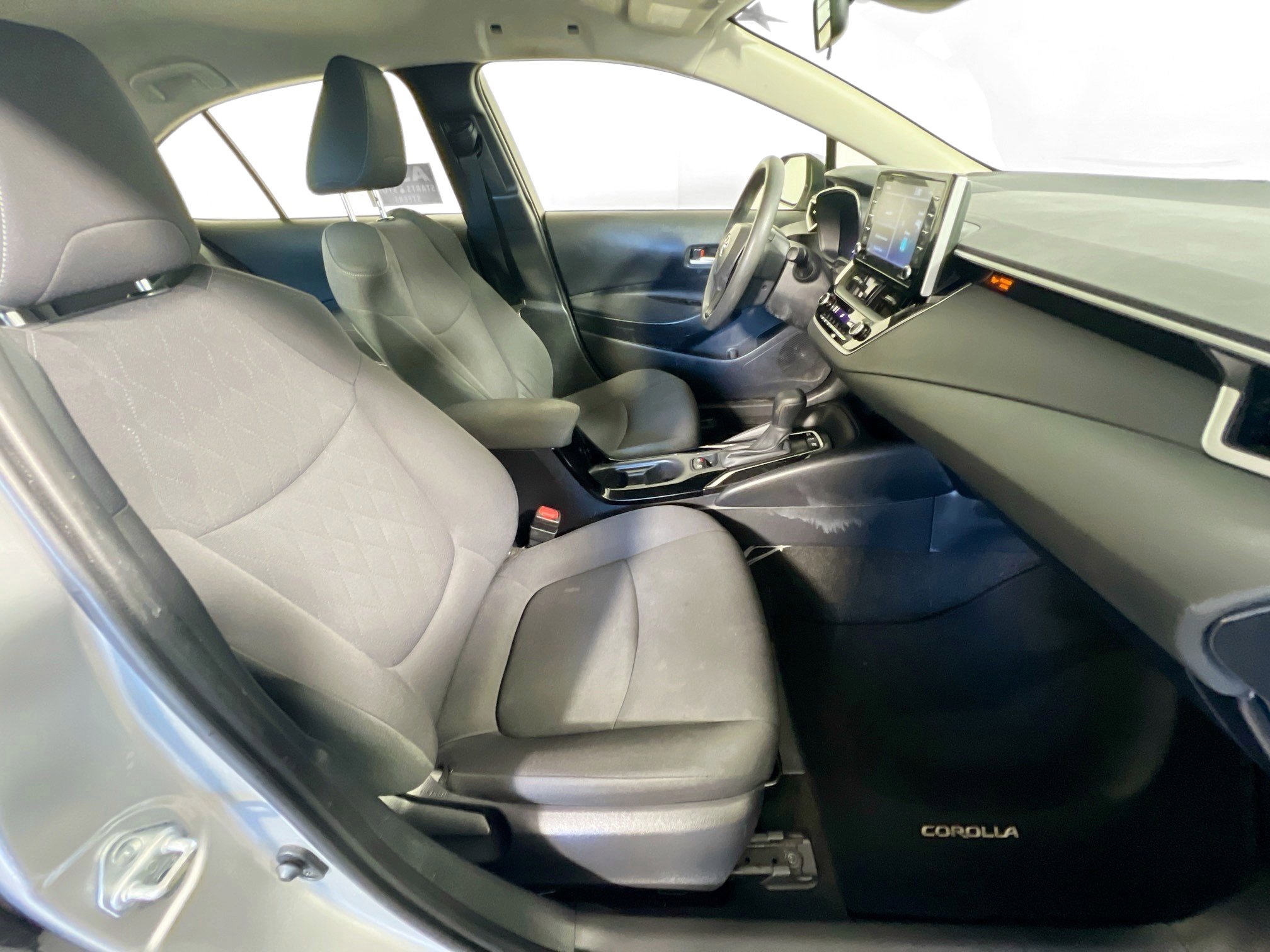 Used 2021 Toyota Corolla LE image 30