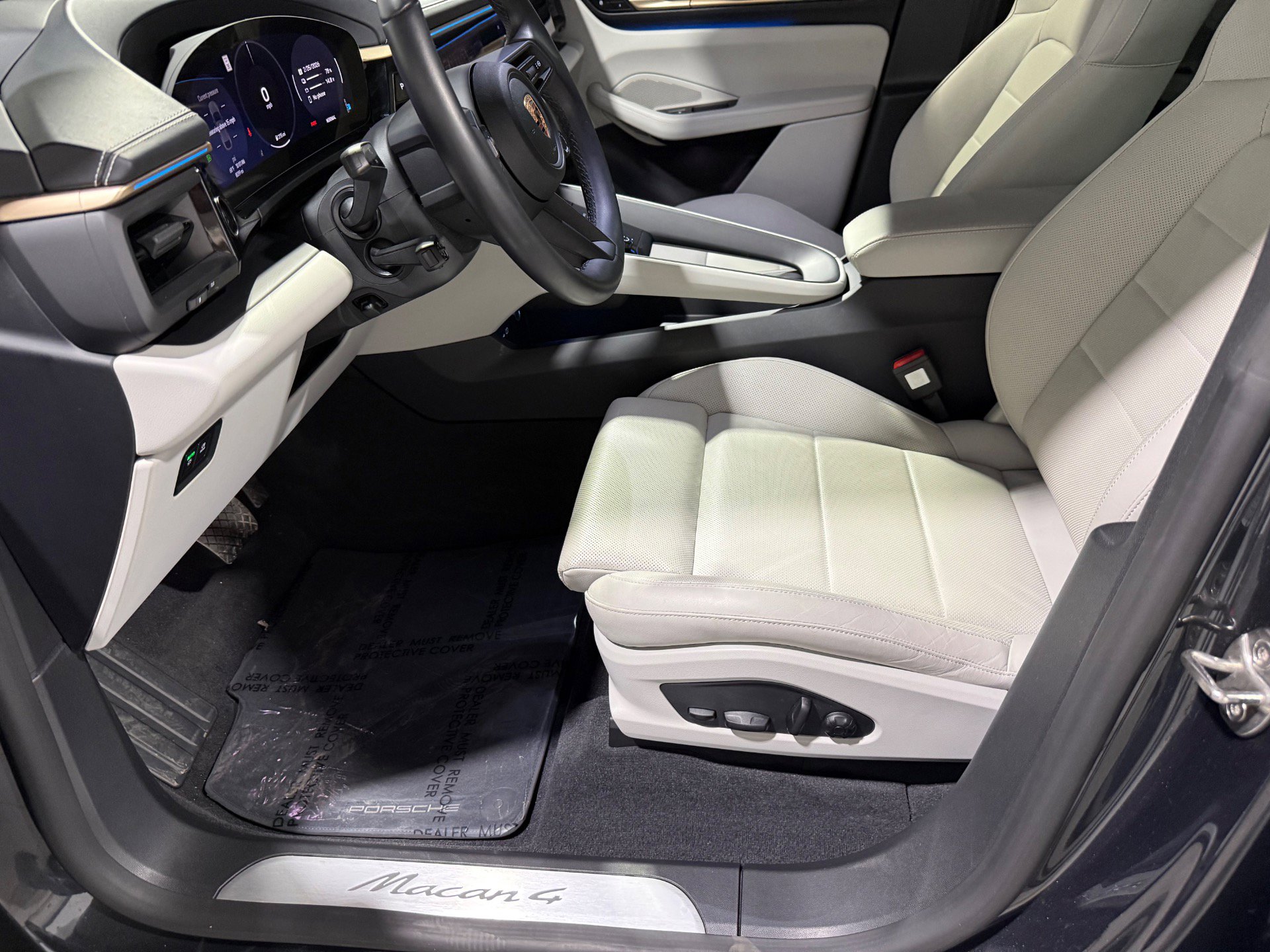 Used 2024 Porsche Macan 4 Electric w/ Premium Package image 34