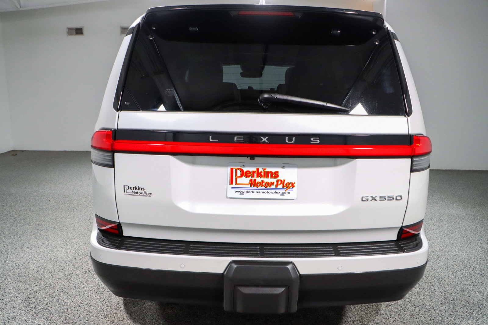 Used 2025 Lexus GX 550 w/ Accessory Package (2T) image 8