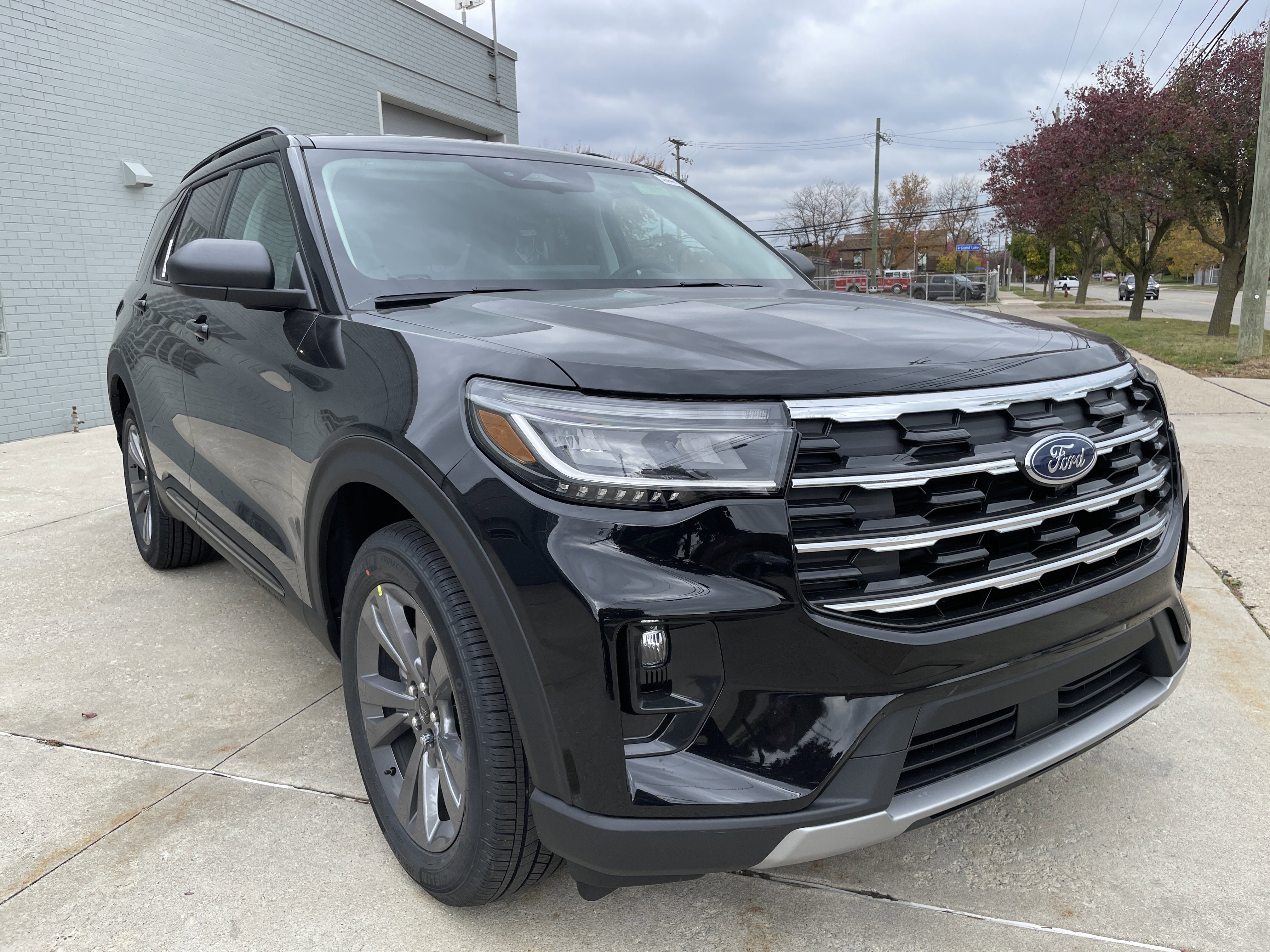 New 2026 Ford Explorer Active image 2