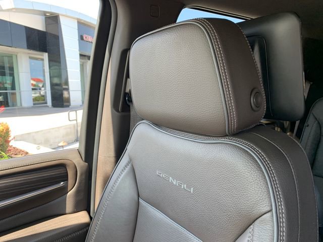 Used 2023 GMC Yukon Denali AWD/4WD image 32