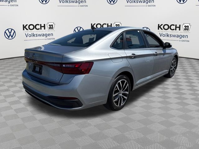 Used 2025 Volkswagen Jetta SE image 8